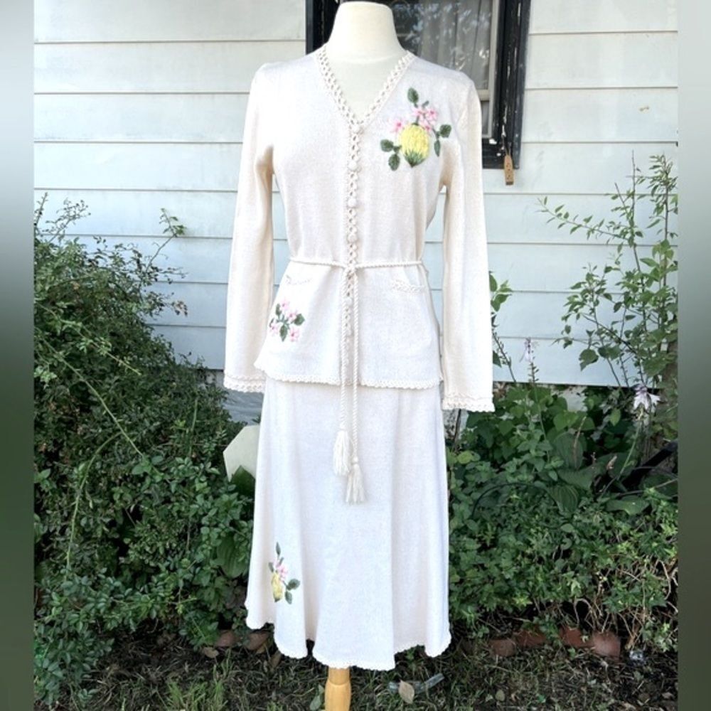 Miss JoAnn Vintage 1970’s Knitted Midi Skirt Set Embroidered Flowers Sz 14 (BgB)